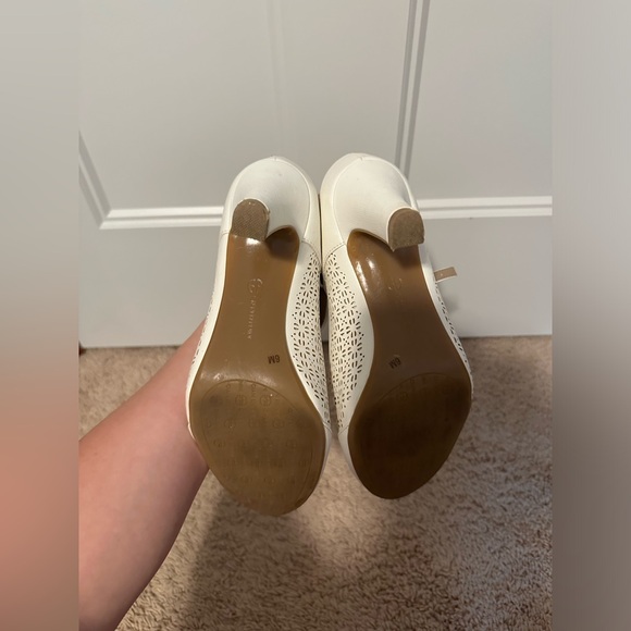 White Giani Bernini Heels Size 6 - Picture 2 of 6